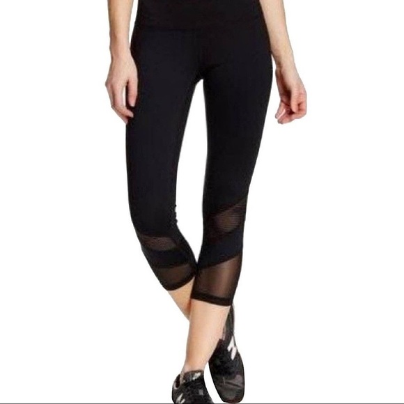 Z by Zella Black Mesh Detail Pull On Cropped Capri Leggings
Size XS - Picture 6 of 8